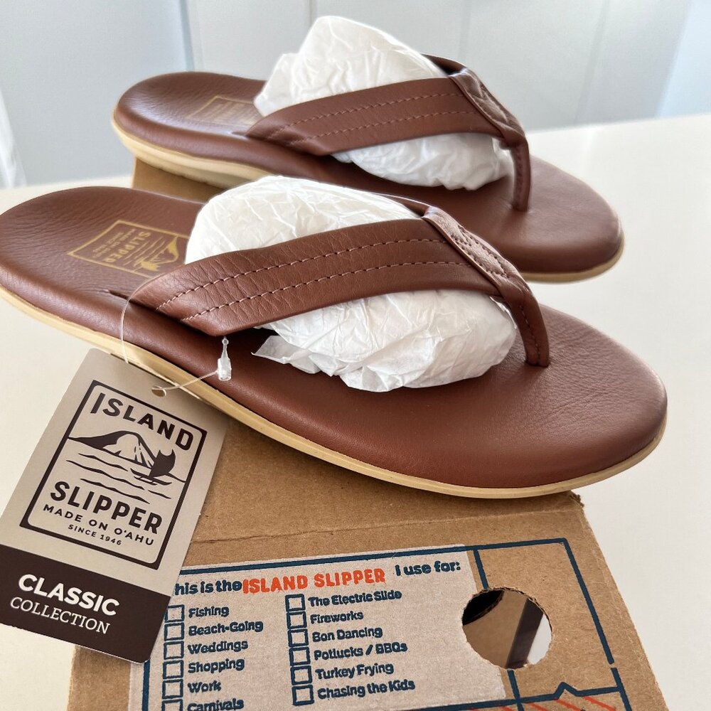 NWT M9/W10 Classic Leather Whiskey Island Slippers